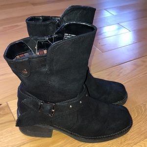 White Mountain black booties, size 6.